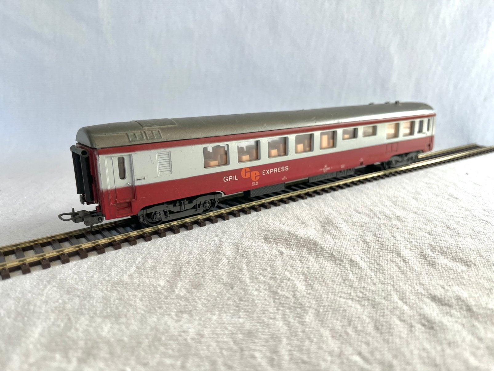 Lima SNCF Gril Expres restauratierijtuig H0, Hobby en Vrije tijd, Modeltreinen | H0, Gebruikt, Gelijkstroom, Wagon, Ophalen of Verzenden