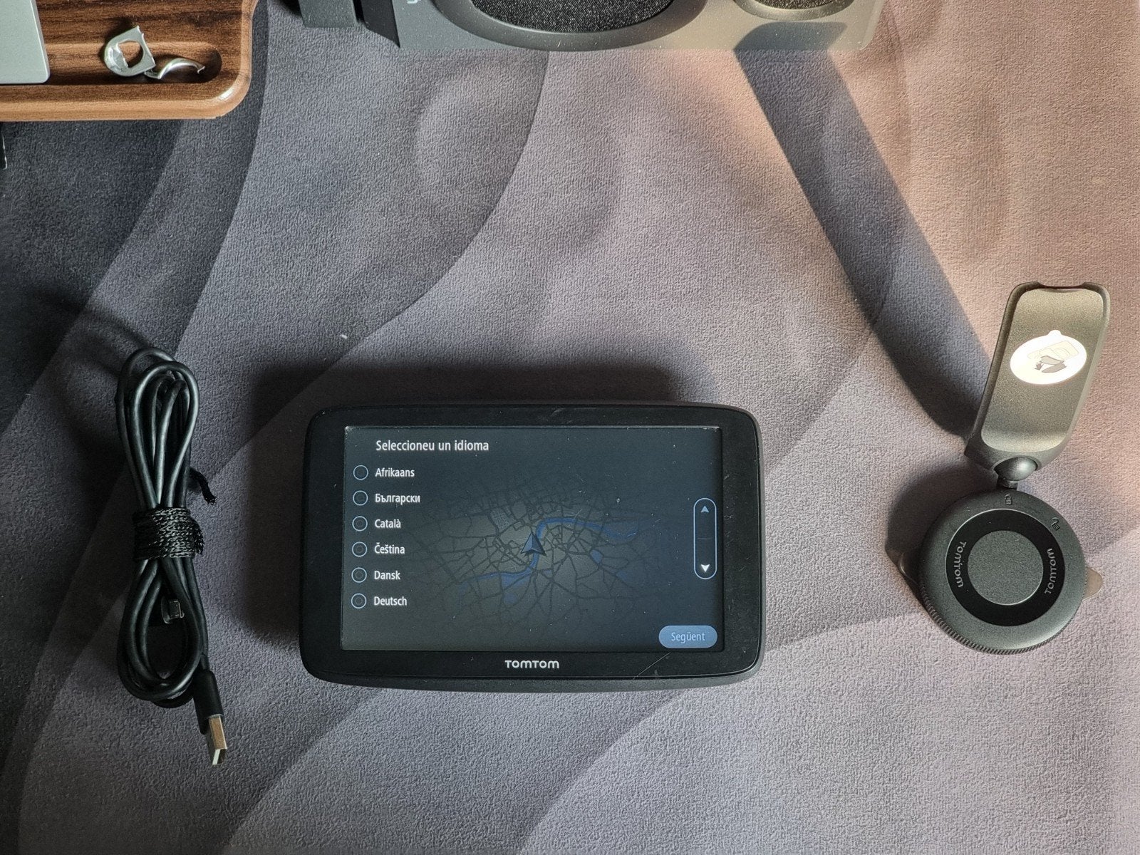 TomTom navigatiesysteem met touchscreen en kabel, Ophalen of Verzenden, Gebruikt