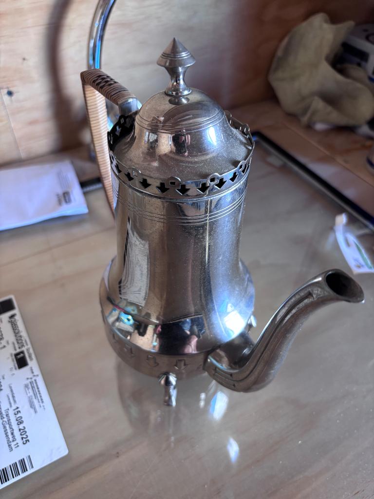 Servies daalderop tinnen kannen, Ophalen