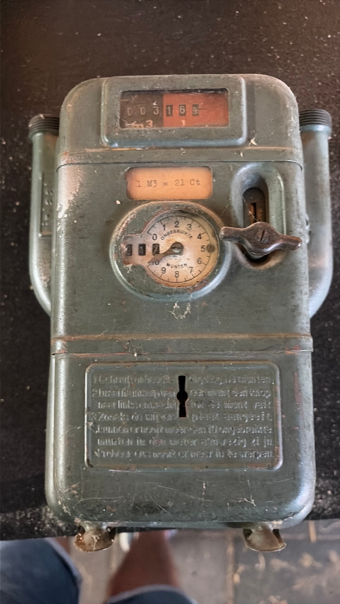 Oude antieke gasmeter op munten, Ophalen of Verzenden