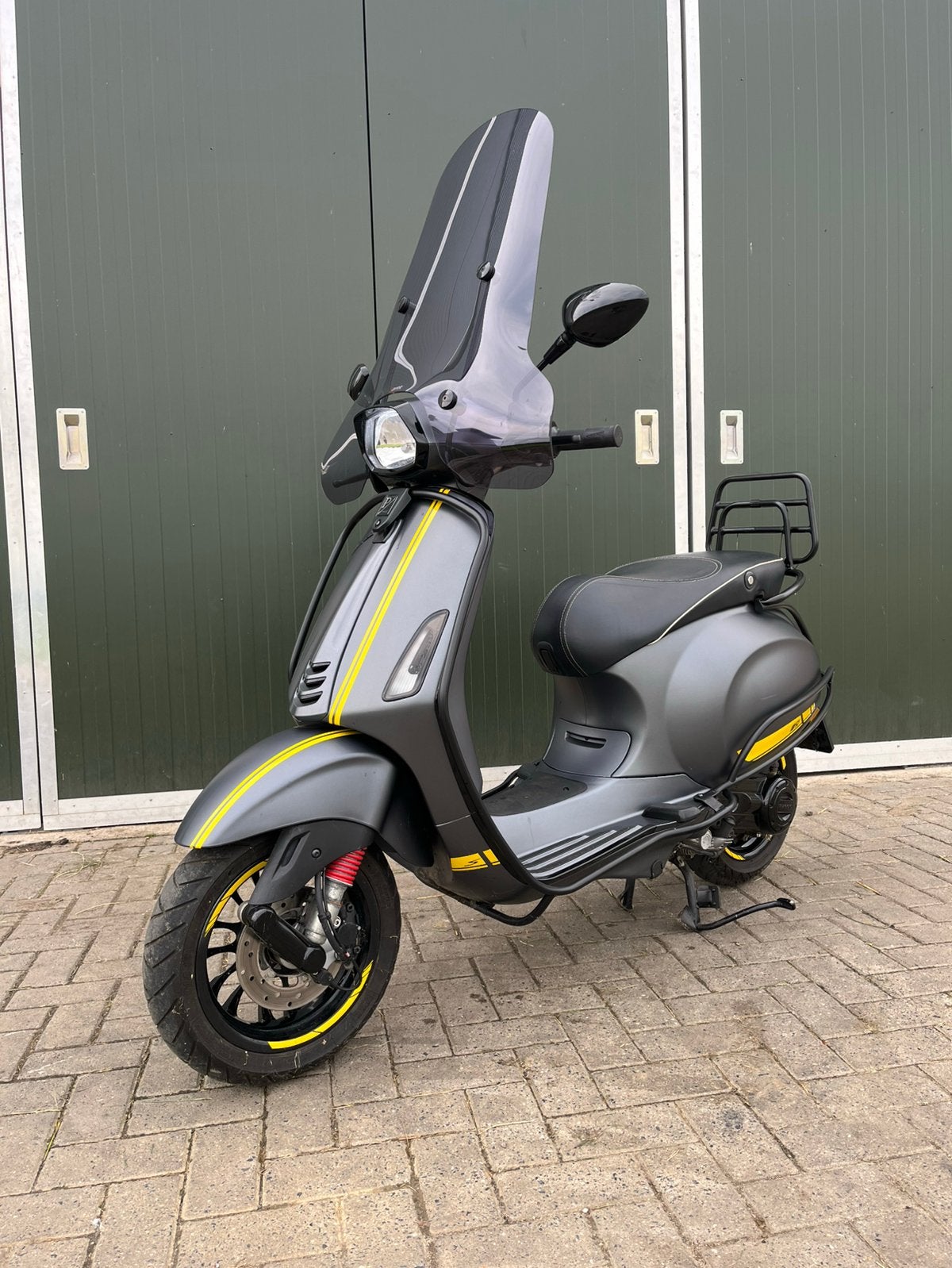 Vespa sprint, Ophalen, Zo goed als nieuw, Benzine, Vespa