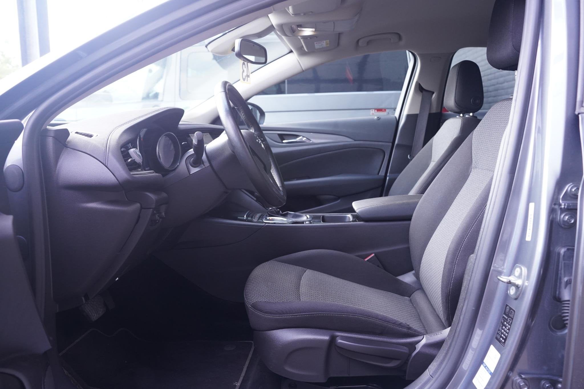 Foto 43 van Opel Insignia Grand Sport 1.6 CDTI Business Executive naviga