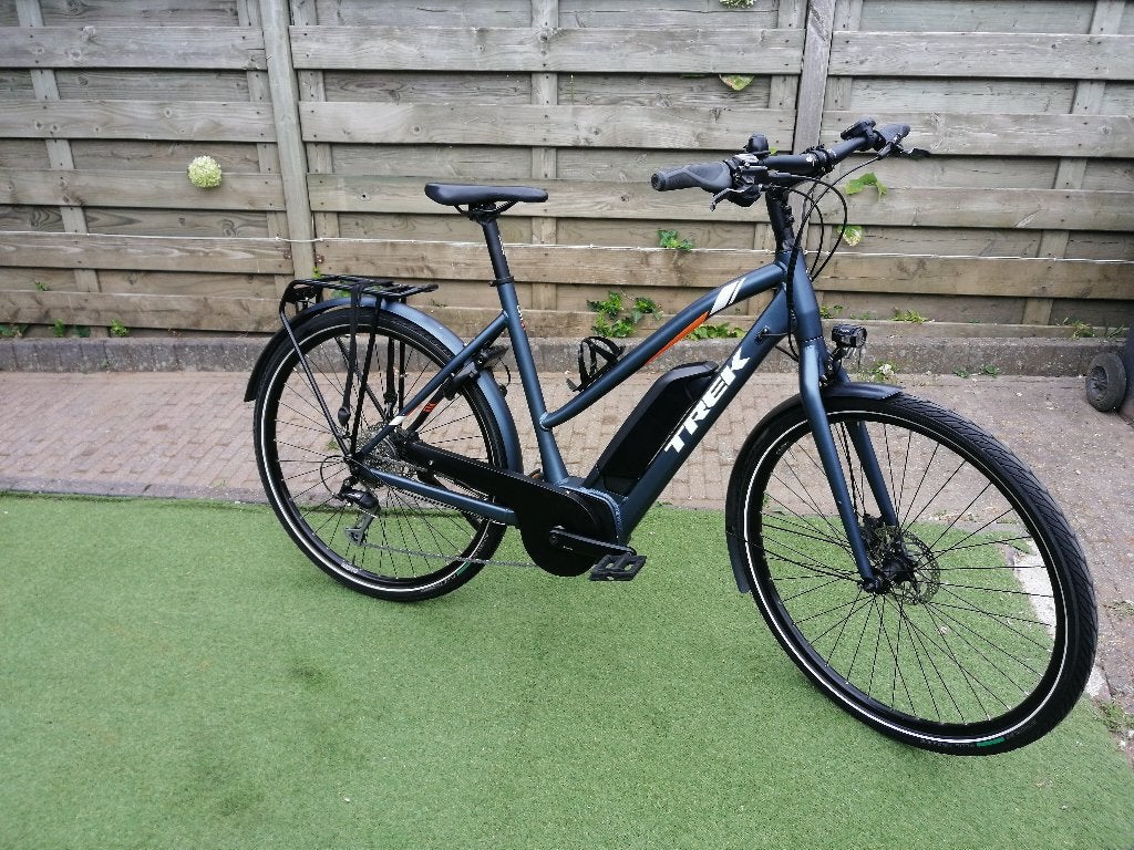 Te koop elektrische fiets TREK UM3+ maat 54, Zo goed als nieuw, 51 tot 55 cm, 50 km per accu of meer, Ophalen