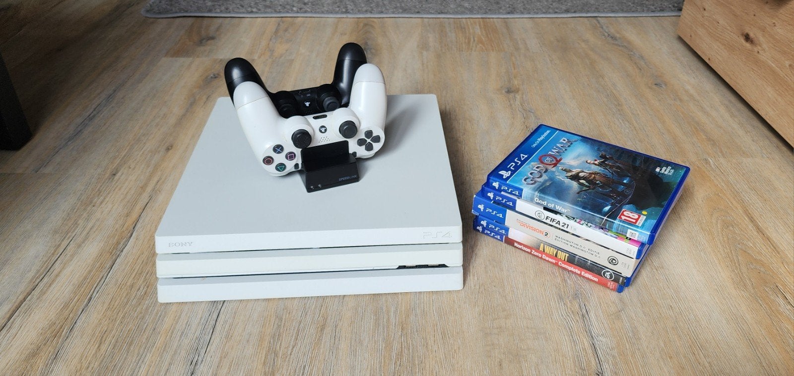 PlayStation 4 Pro 1TB Wit + 2 Controllers + 4 Games, Met 2 controllers, Ophalen of Verzenden, Zo goed als nieuw, Met harde schijf