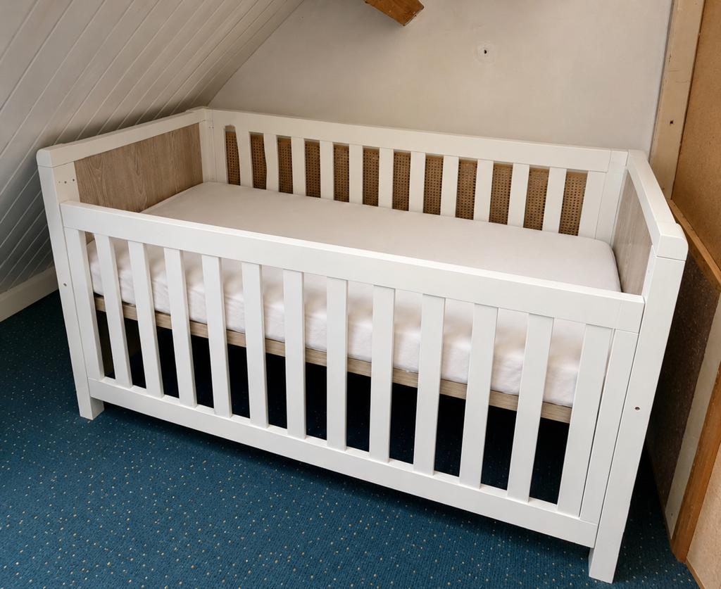 Modern Van Usten babybed – verstelbare hoogte, Ophalen, Zo goed als nieuw, Ledikant