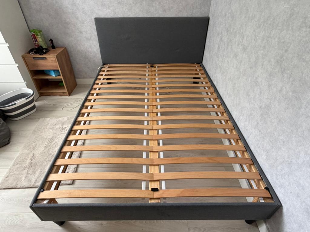 Bed 140x200 met ikea matras + gratis nachtkastje, Huis en Inrichting, Slaapkamer | Bedden, Gebruikt, Tweepersoons, 140 cm, 200 cm