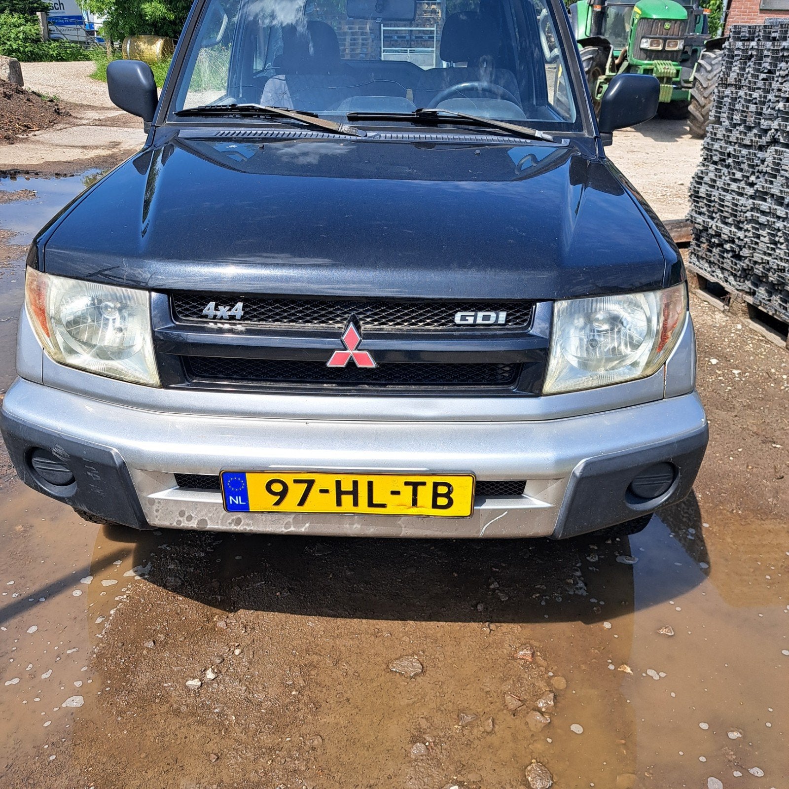 Mitsubishi Pajero 2.0 GDI 3DRS 2001 Grijs, 680 kg, 4 cilinders, 129 pk, 4 stoelen