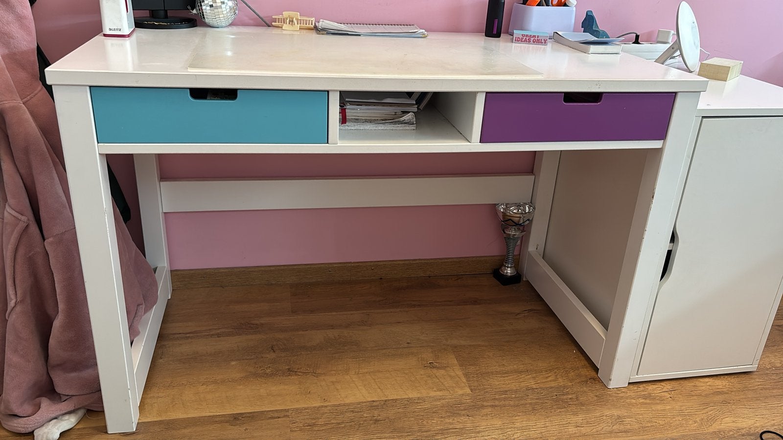 Mooi kinderbureau met twee lades, Huis en Inrichting, Bureaus, Gebruikt, 120 cm, Kinderbureau, Overige merken