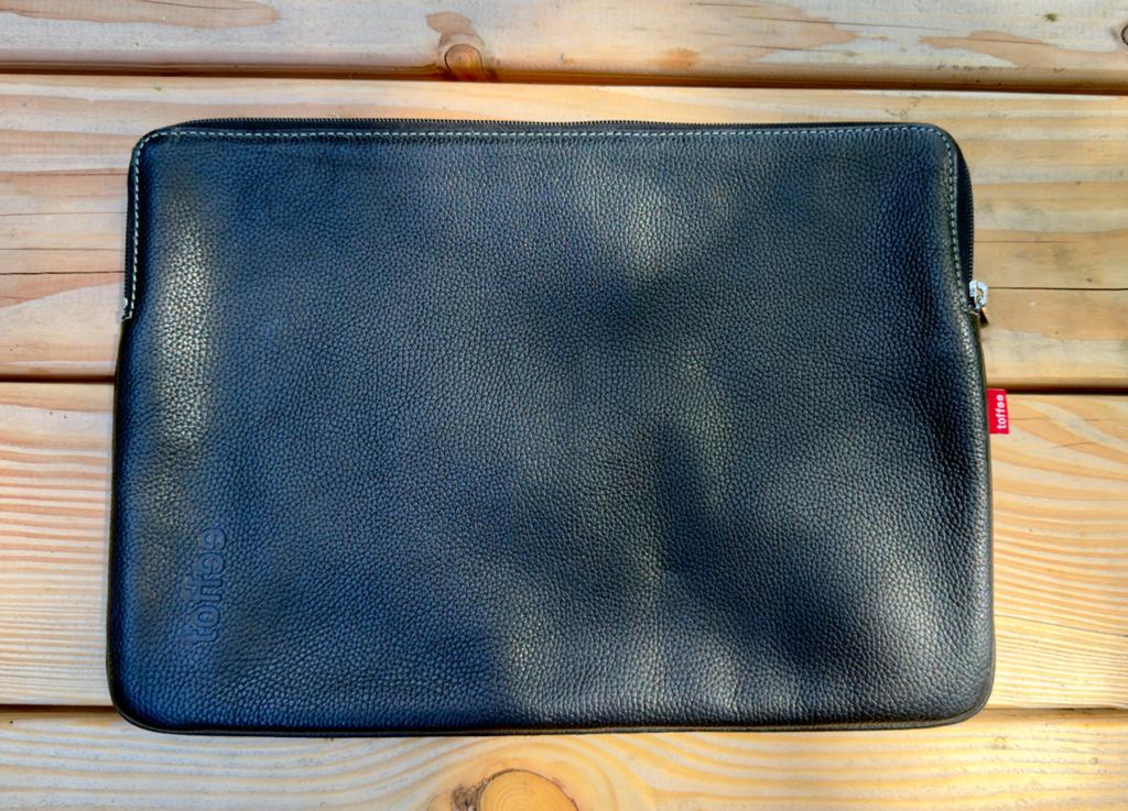 Toffee: Leren laptop hoes, Computers en Software, Laptophoezen, Ophalen of Verzenden, 16 inch, Zo goed als nieuw