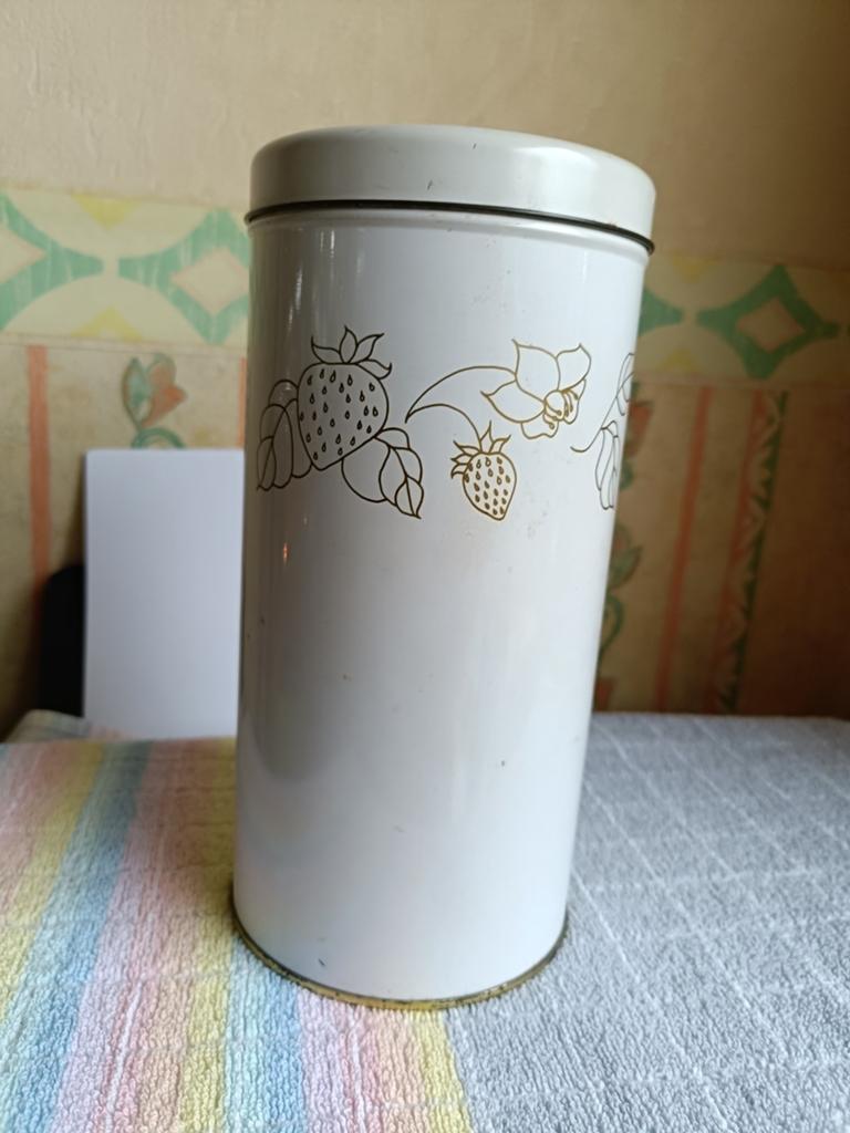 Vintage beschuitbus met aardbeienmotief, Antiek en Kunst, Ophalen of Verzenden