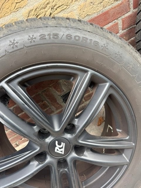 16 inch zwarte alu velgen met Bridgestone winterbanden, Ophalen, Gebruikt