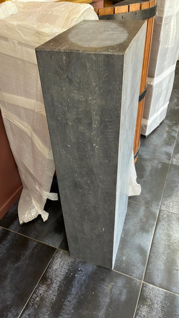 Zware marmeren zuil 110 x 43 x 24 cm., Ophalen, Zo goed als nieuw