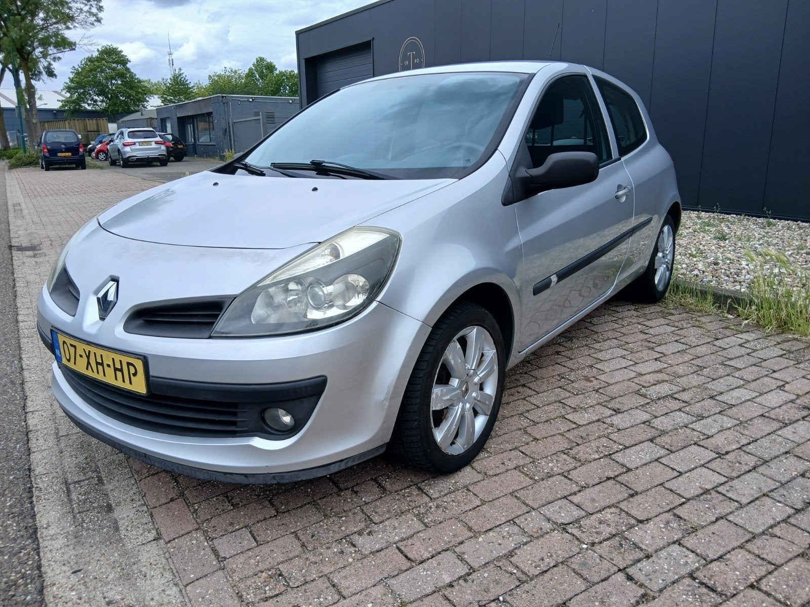 Renault Clio 1.4 16V 3-DRS Airco cv Lmv apk 05-2027, Voorwielaandrijving, 4 cilinders, 49 €/maand, 1200 kg