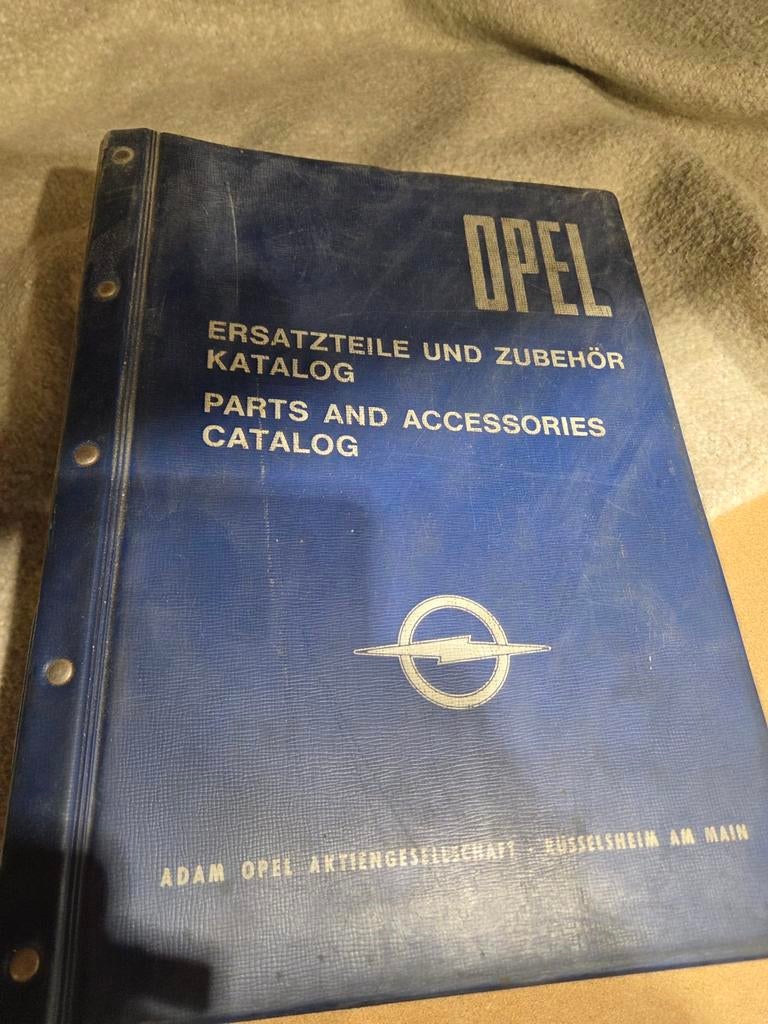 Opel Parts and Accessories Catalog Admiral,Diplomat, Ophalen of Verzenden