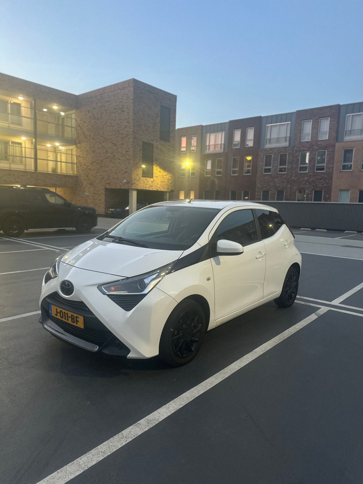 Toyota Aygo 1.0 Vvt-i 72pk 5D 2020 Wit, Auto's, Voorwielaandrijving, 4 stoelen, Wit, Origineel Nederlands