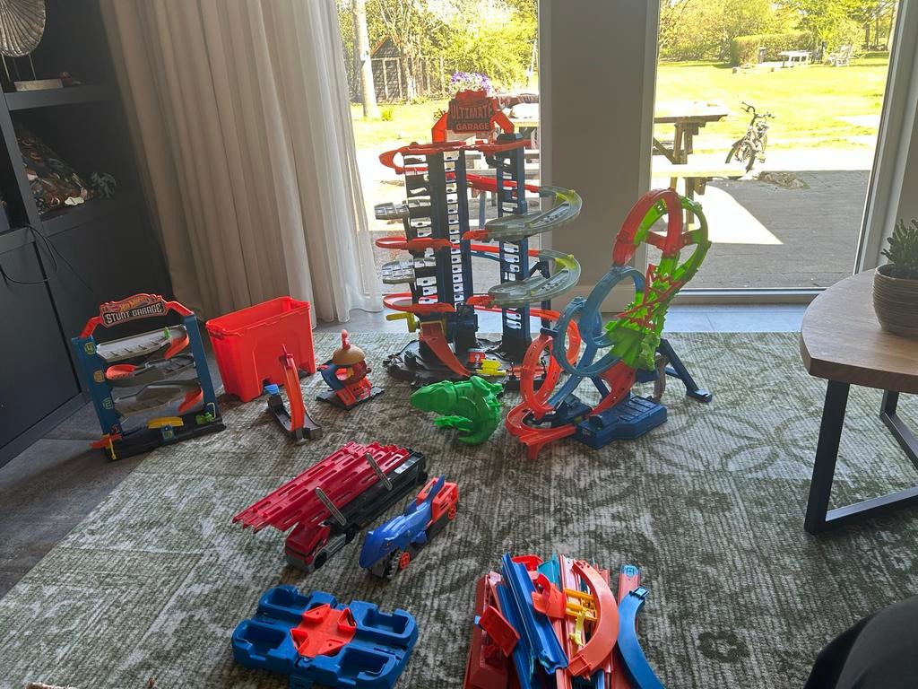 Grote Hot Wheels set: Ultimate Garage, banen en auto's, Ophalen, Zo goed als nieuw
