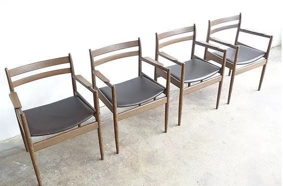 4 AZIATICA DINING CHAIRS VAN RIK GERARD VOOR VAN DEN BERGHE, Ophalen, Bruin, Hout, Zo goed als nieuw