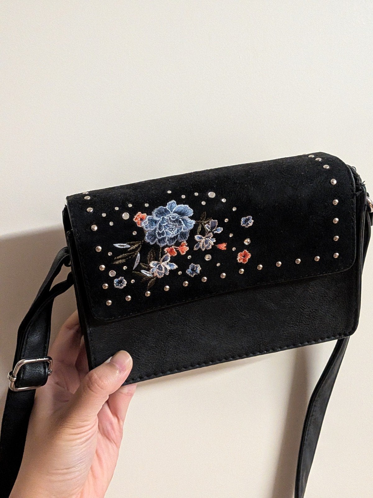 New Look schoudertasje met bloemenborduurwerk en studs, Sieraden, Tassen en Uiterlijk, Ophalen of Verzenden, Zo goed als nieuw