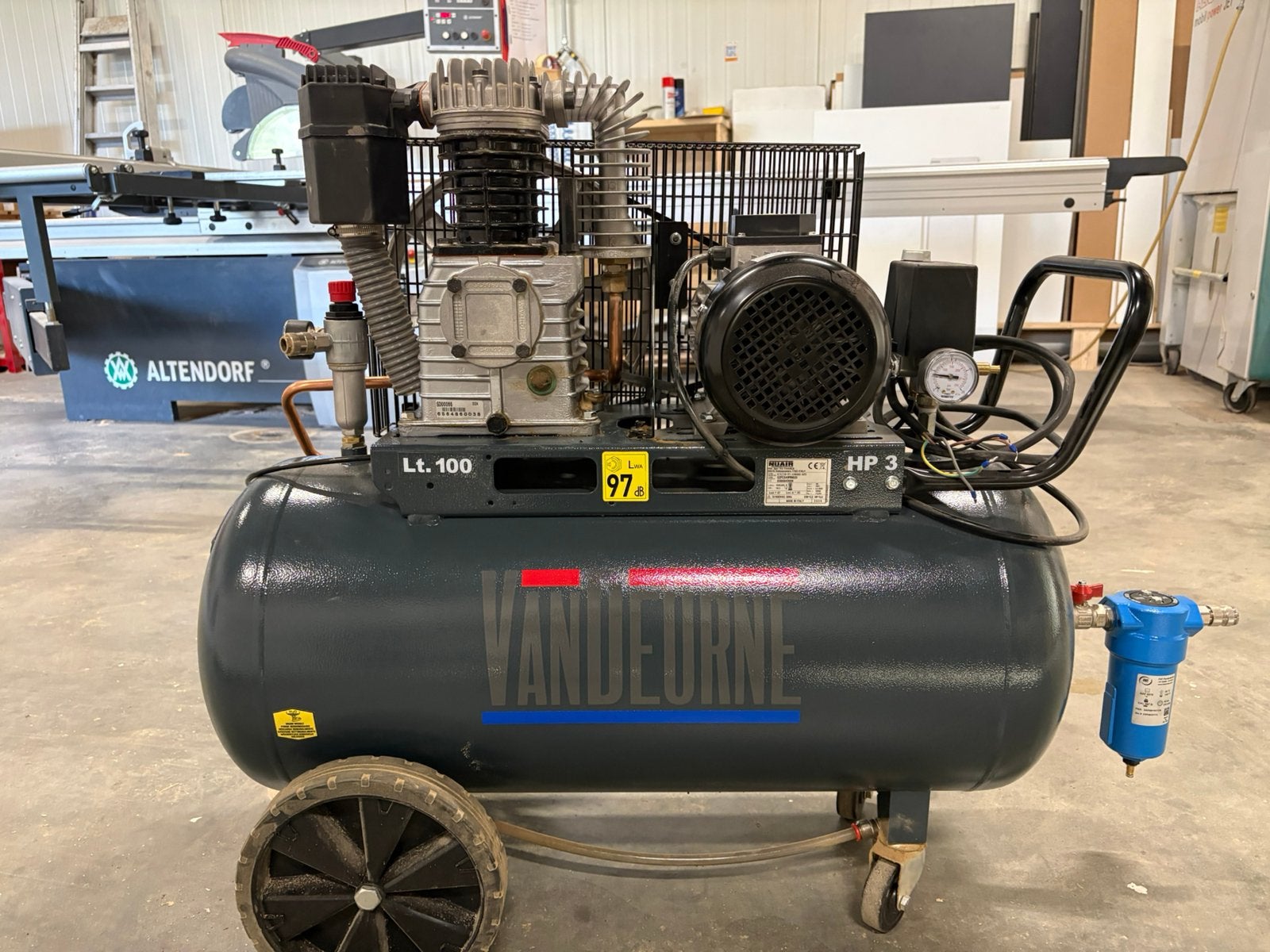 Compressor van Deurne, Doe-het-zelf en Verbouw, 100 liter of meer, Ophalen, Zo goed als nieuw