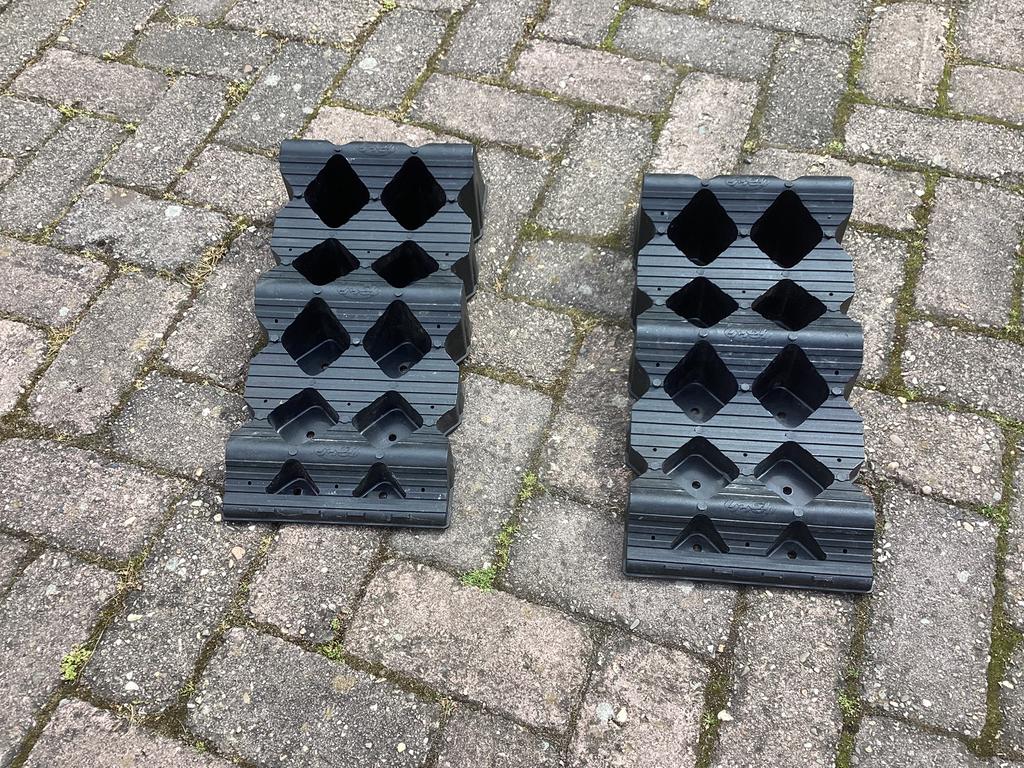 Oprijblokken levelaars, Ophalen, Zo goed als nieuw