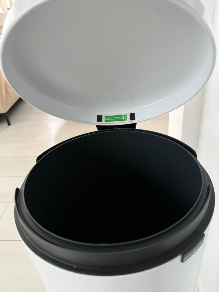 Brabantia pedaalemmer - Wit - 30 liter, Met pedaal, Ophalen of Verzenden, Zo goed als nieuw, 30 tot 40 liter