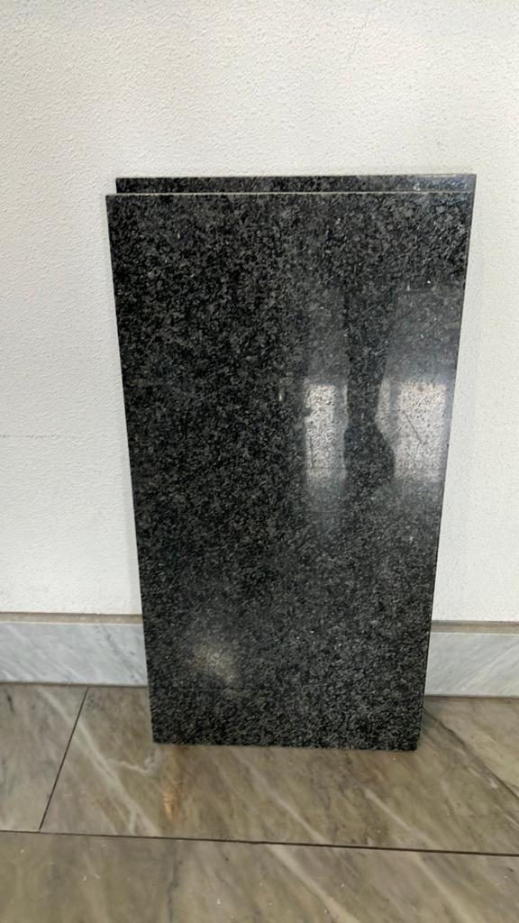 Vloertegels 50 stuks 60 bij 30 bij 2cm, zwart met glimmer, Ophalen, Keramiek, 5 tot 10 m², Zo goed als nieuw
