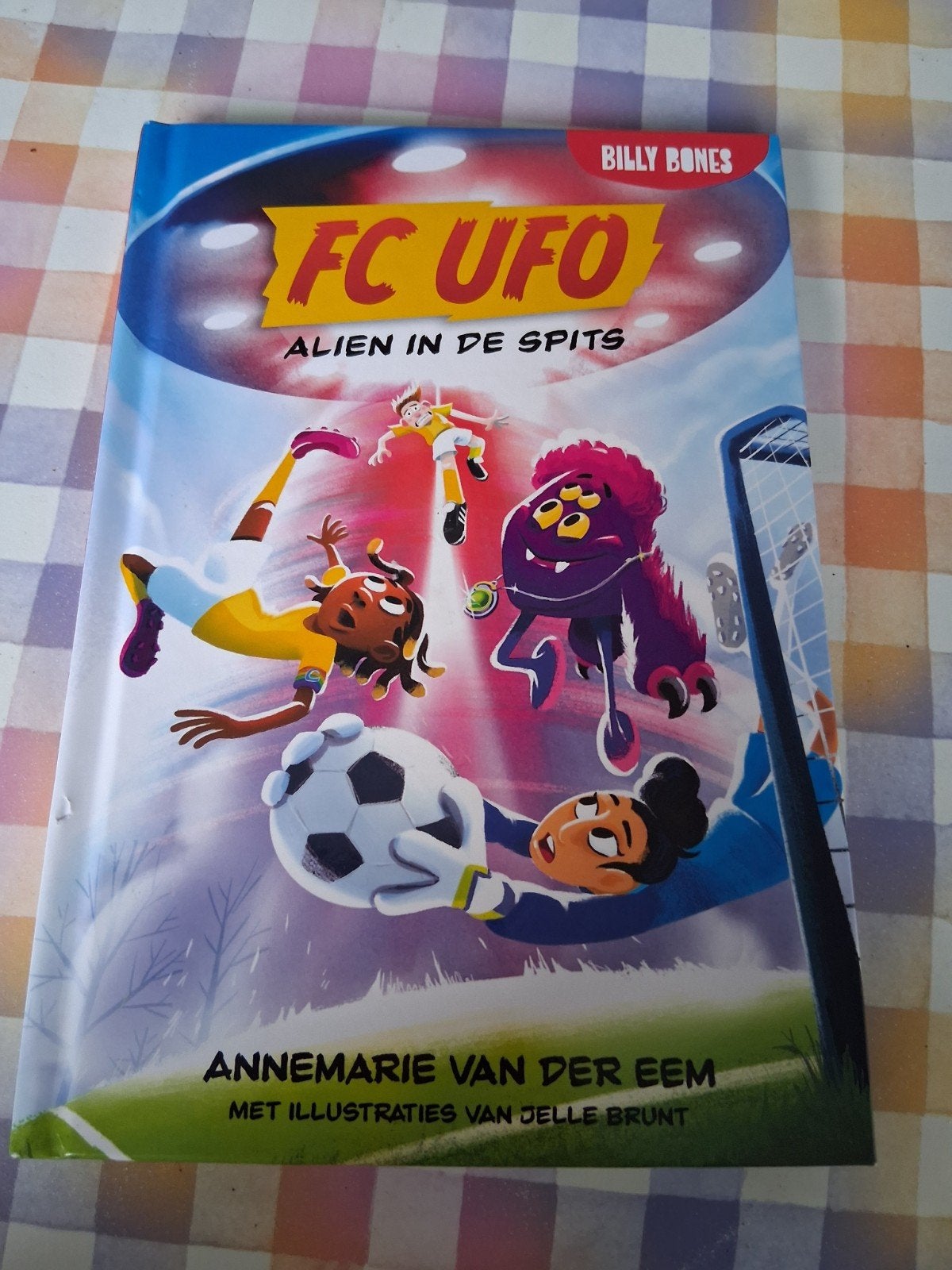 boek annemarie van der eem - FC UFO alien in de spits, Boeken, Ophalen of Verzenden, Gelezen, Fictie algemeen