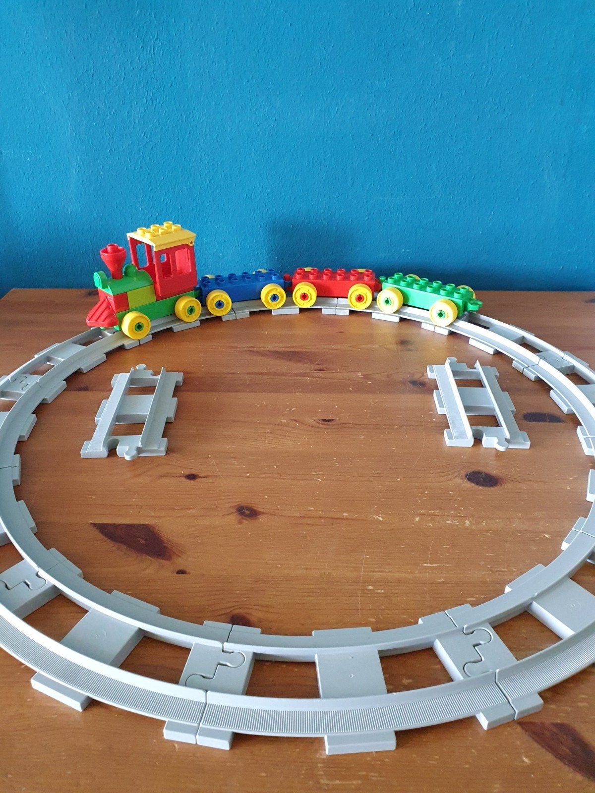 Duplo rondje rails met duwtrein en wagons karretjes, Kinderen en Baby's, Speelgoed | Duplo en Lego, Ophalen of Verzenden, Zo goed als nieuw