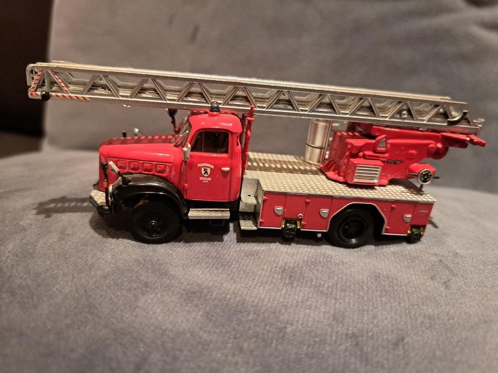 Saurer 2DM brandweerwagen uit de jaren 1960-1970, modelauto, Overige merken, 1:50 of kleiner, Ophalen of Verzenden, Zo goed als nieuw