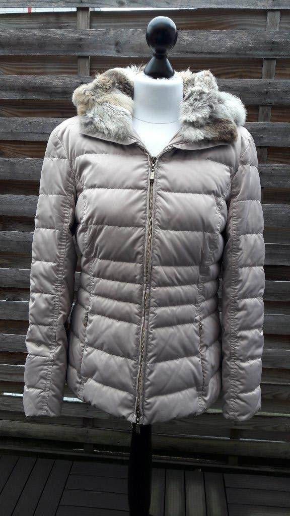 Donsjack met capuchon van konijnenbont, Beige, Madeleine, Gedragen, Ophalen