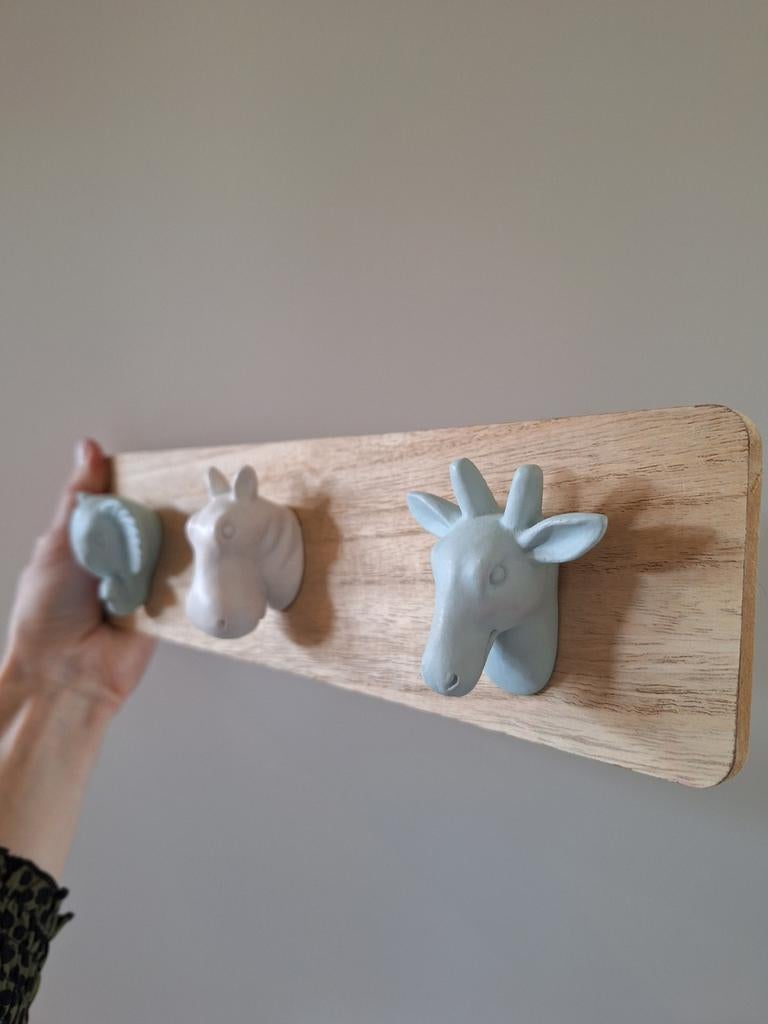 Wand kapstok met dierenhoofden, Huis en Inrichting, Woonaccessoires | Kapstokken, Ophalen, Hout, Wandkapstok, Minder dan 100 cm