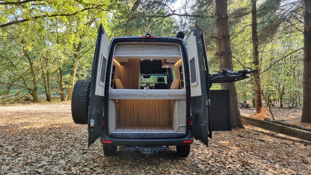 INNOVA ROADTRIP 4x2² | Offroad | MB L2H2 Sprinter Camper, Automaat, Buscamper of Camperbus, ESP-stabiliteitscontrole, Tot en met 2