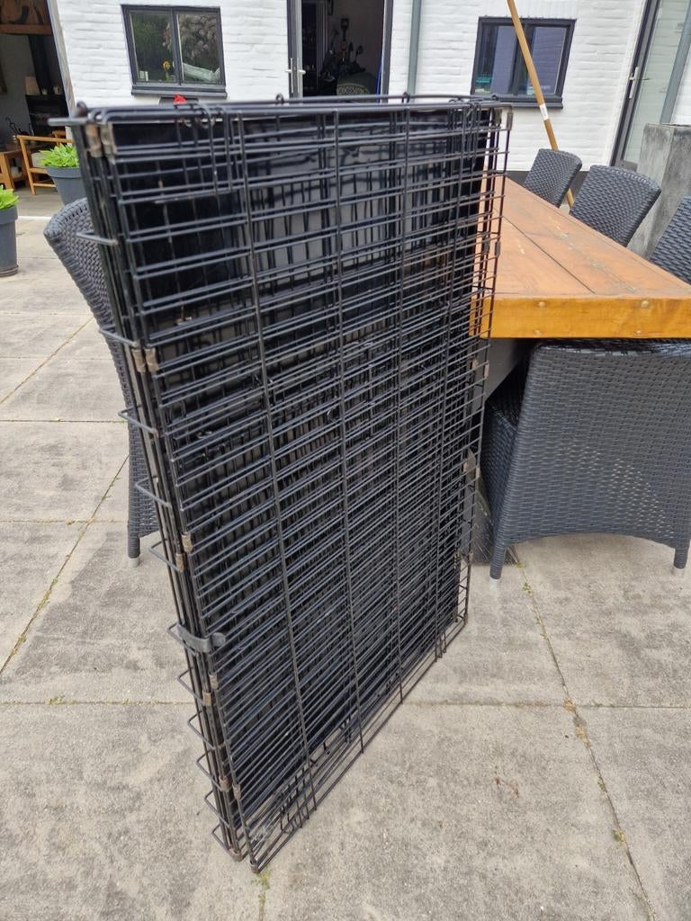 Grote zwarte bench 107x70x76, Dieren en Toebehoren, Hondenbenches, Zo goed als nieuw, Ophalen