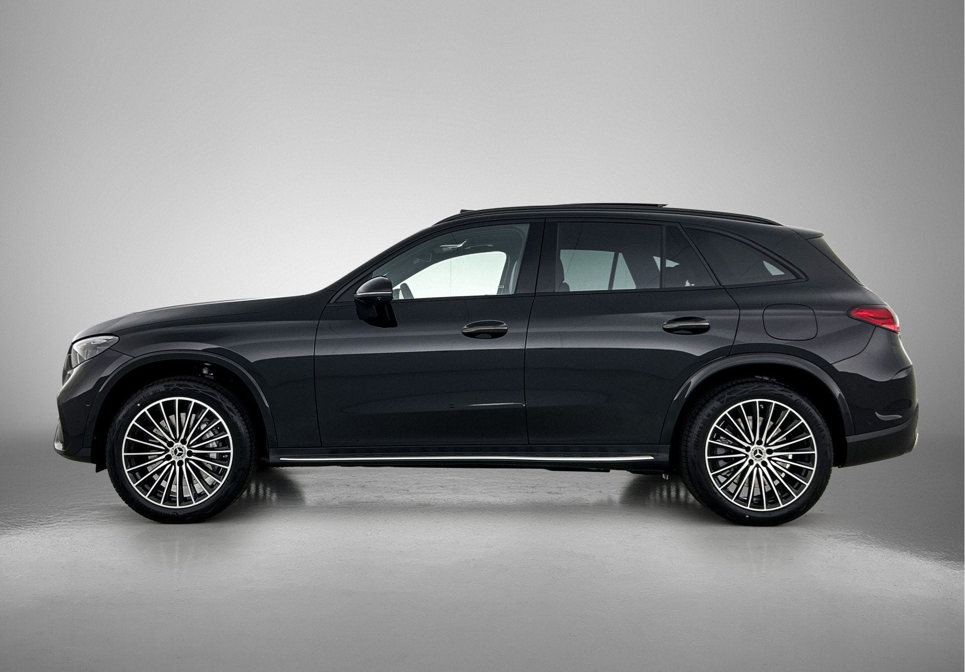 Mercedes-Benz GLC 300e 4MATIC Business Solution AMG | Premiu, Auto's, Automaat, Verwarmde buitenspiegels, Zwart, 2255 kg