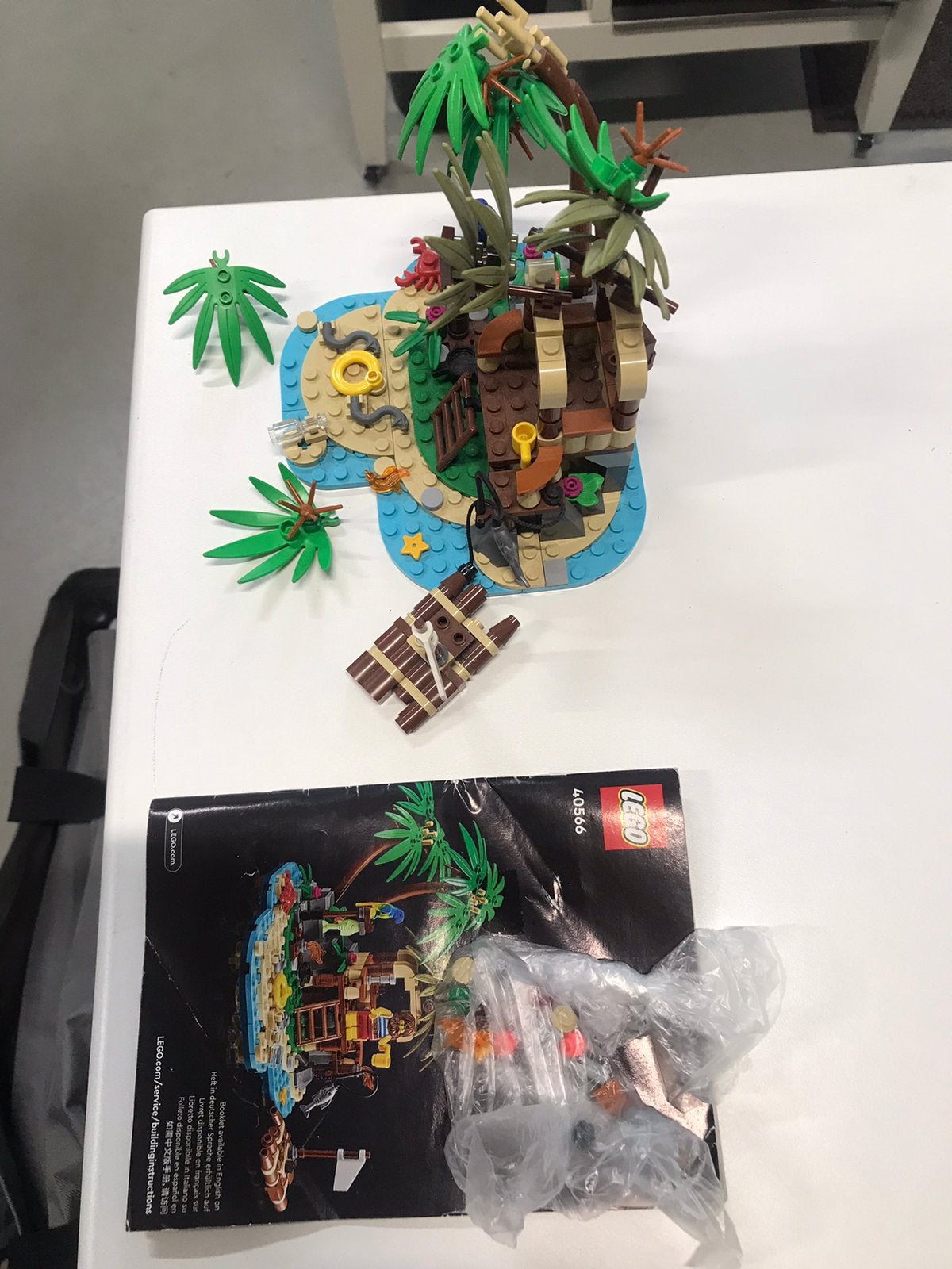 Lego piraten eiland met boekje, Ophalen, Zo goed als nieuw
