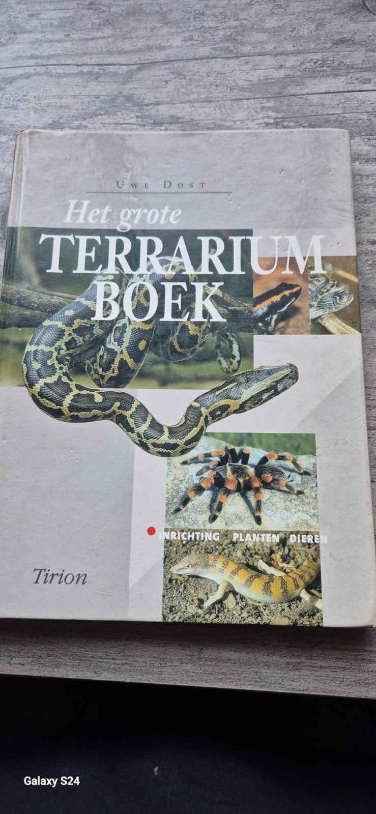 Het Grote Terrarium Boek - Uwe Dost (Natuur), Ophalen of Verzenden, Gelezen, Overige onderwerpen, Uwe Dost