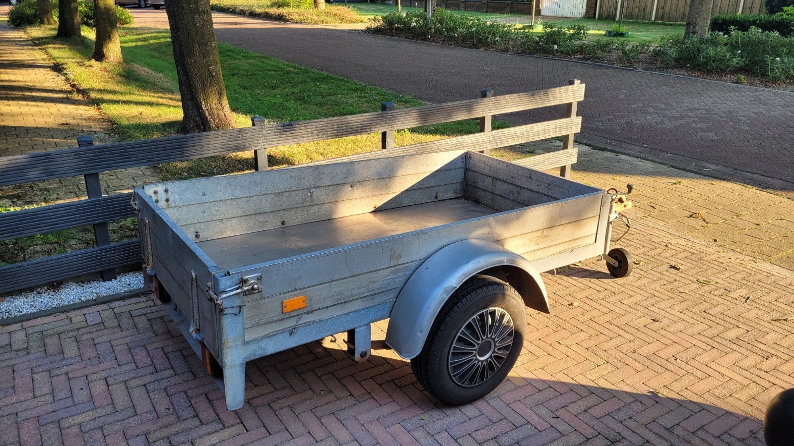 Aanhanger bakwagen, Ophalen