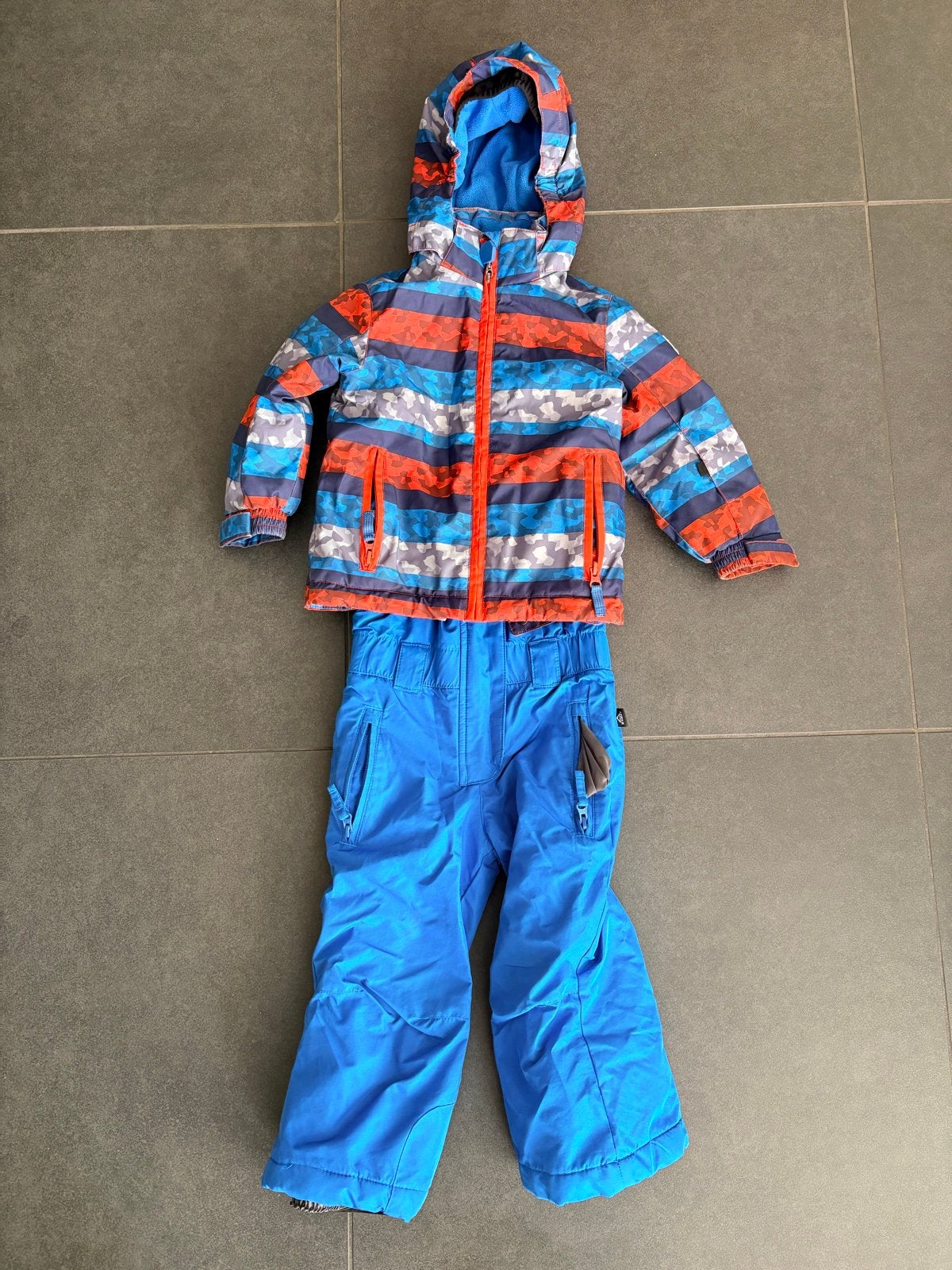 McKinley ski-jas en skibroek maat 98 (3 jaar), Ophalen, Gebruikt, Jongen, Setje