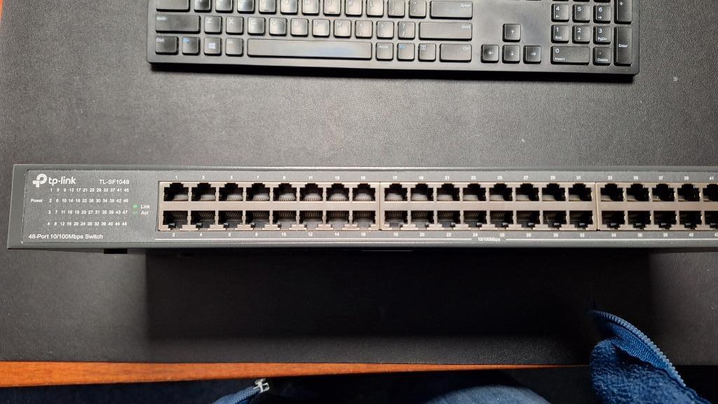 TPLink SF1048 switch, Computers en Software, Netwerk switches, Ophalen, Zo goed als nieuw