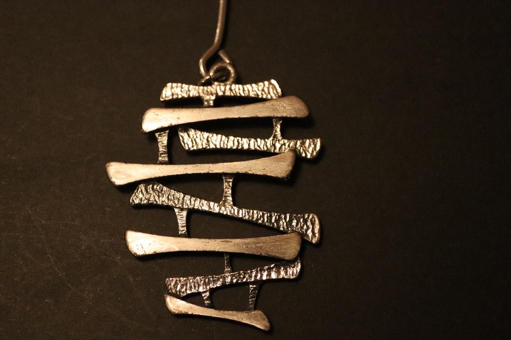 Moderne hanger aan ketting, Ophalen of Verzenden, Zo goed als nieuw, Zilver, Overige materialen