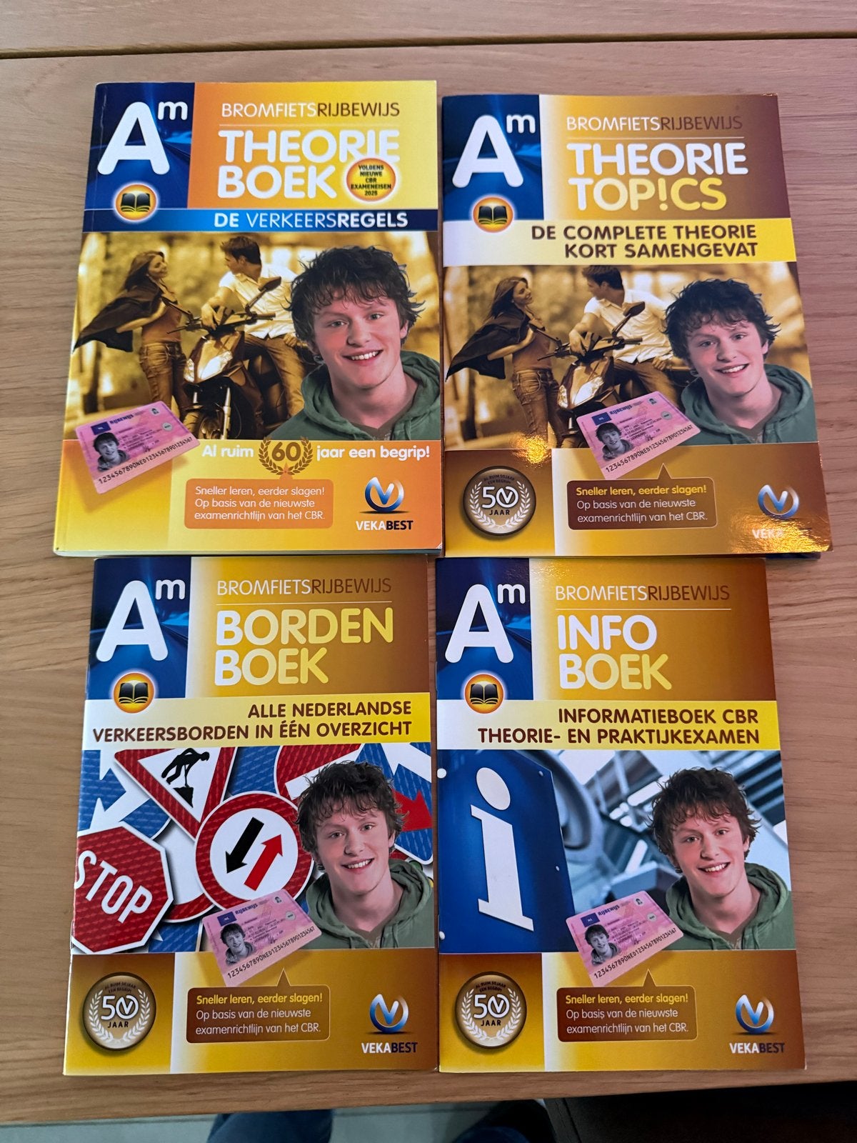 Bromfiets Rijbewijs Theorieboeken (4-delige set), Ophalen of Verzenden, Zo goed als nieuw