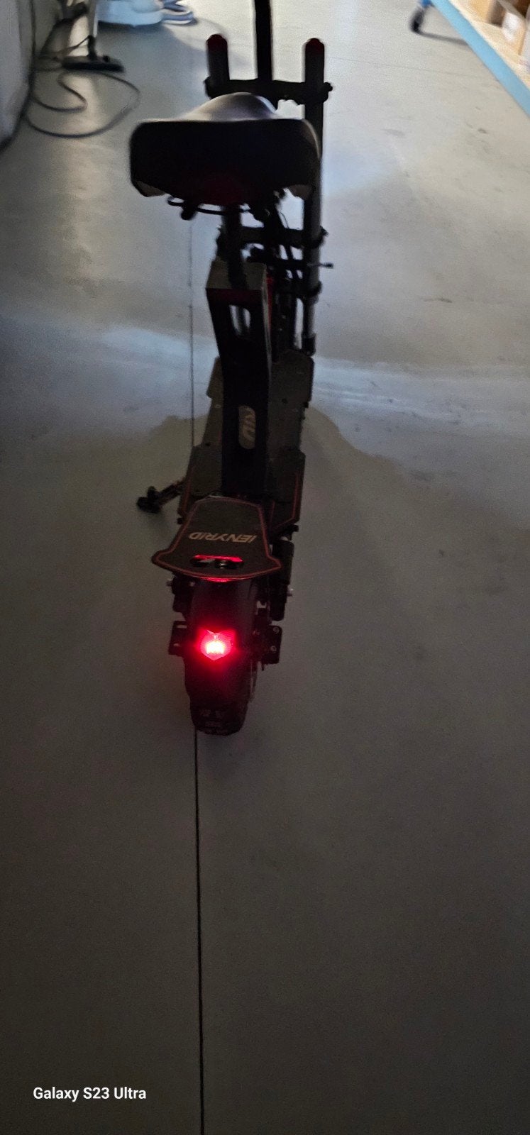 Elektrische step met aluminium achterbrug en 2x 1200W, Ophalen, Gebruikt, Elektrische step (E-scooter), Ienyrid
