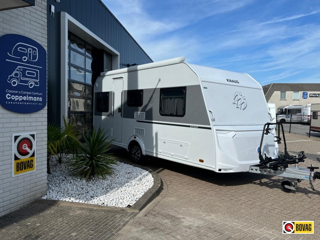 Knaus Sport 460 EU mover, luifel, fietsenrek, enkele bedden, Caravans en Kamperen, Rondzit, Schokbreker, Bedrijf, 4 tot 5 meter
