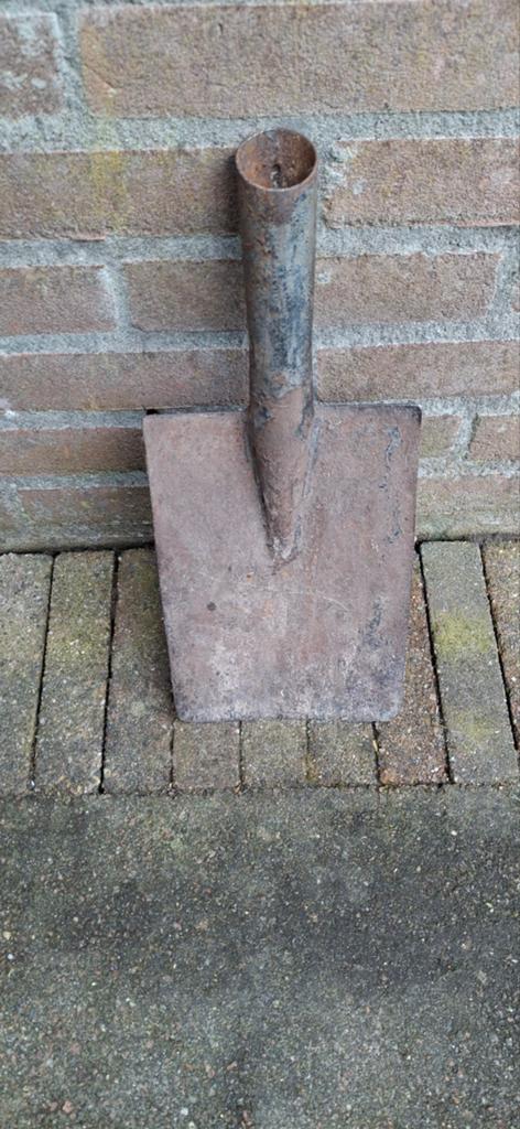 Oude spade zonder steel, Ophalen, Gebruikt