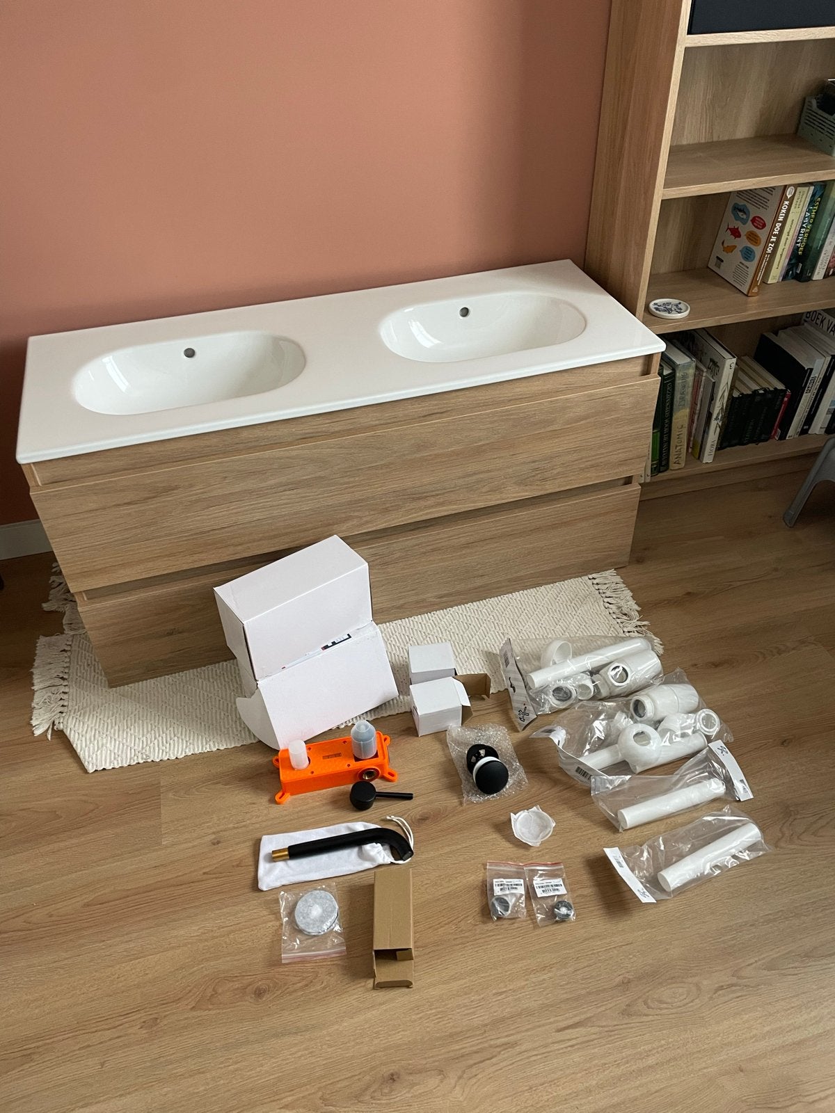 Nieuwe complete badkamerset met dubbele wastafel en kranen, Huis en Inrichting, Badkamer | Badkamermeubels, Ophalen, 100 tot 150 cm