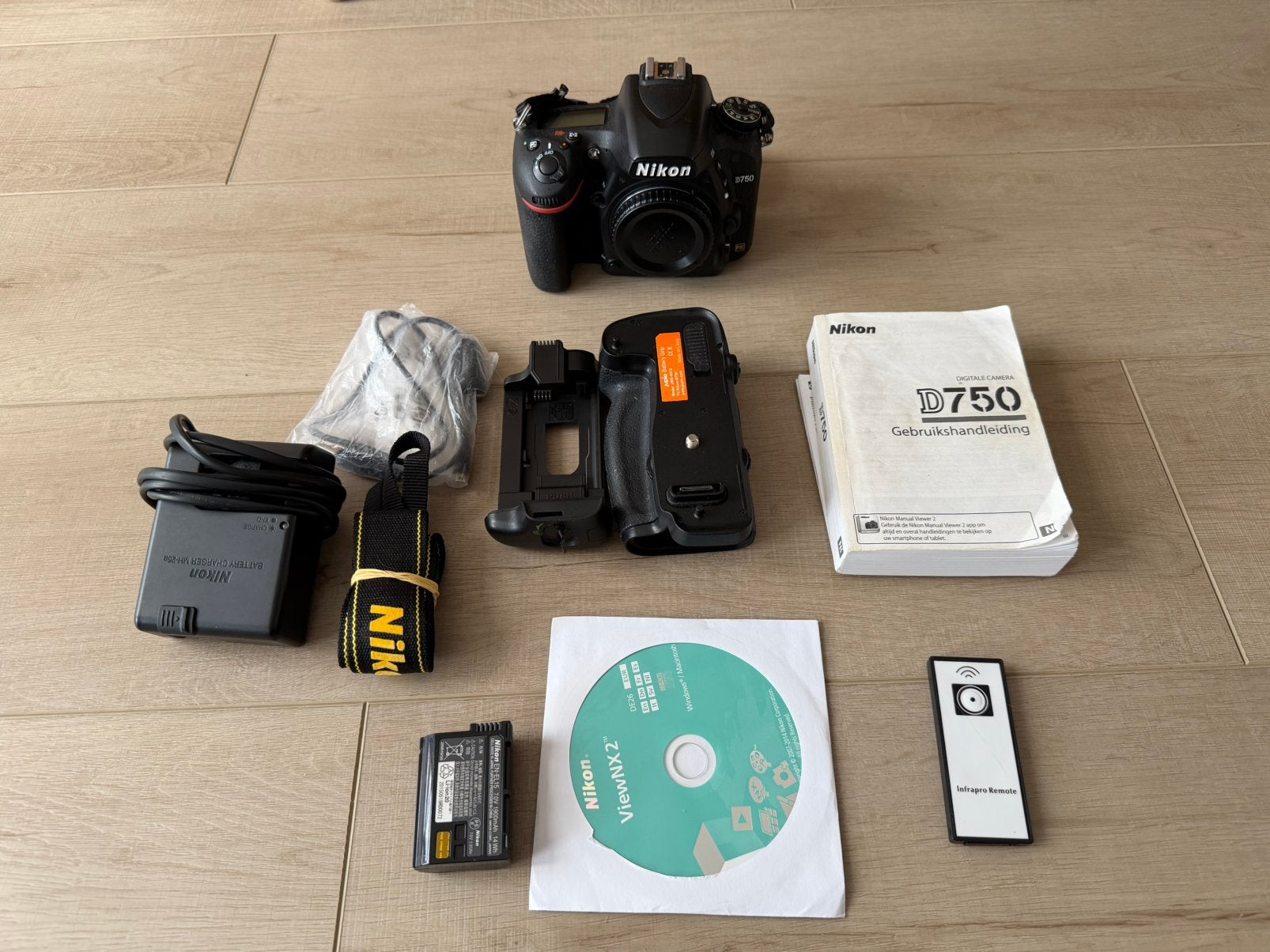 Nikon d750 body met batterijgrip 10k, Audio, Tv en Foto, Fotocamera's Digitaal, Ophalen of Verzenden, Zo goed als nieuw, Nikon