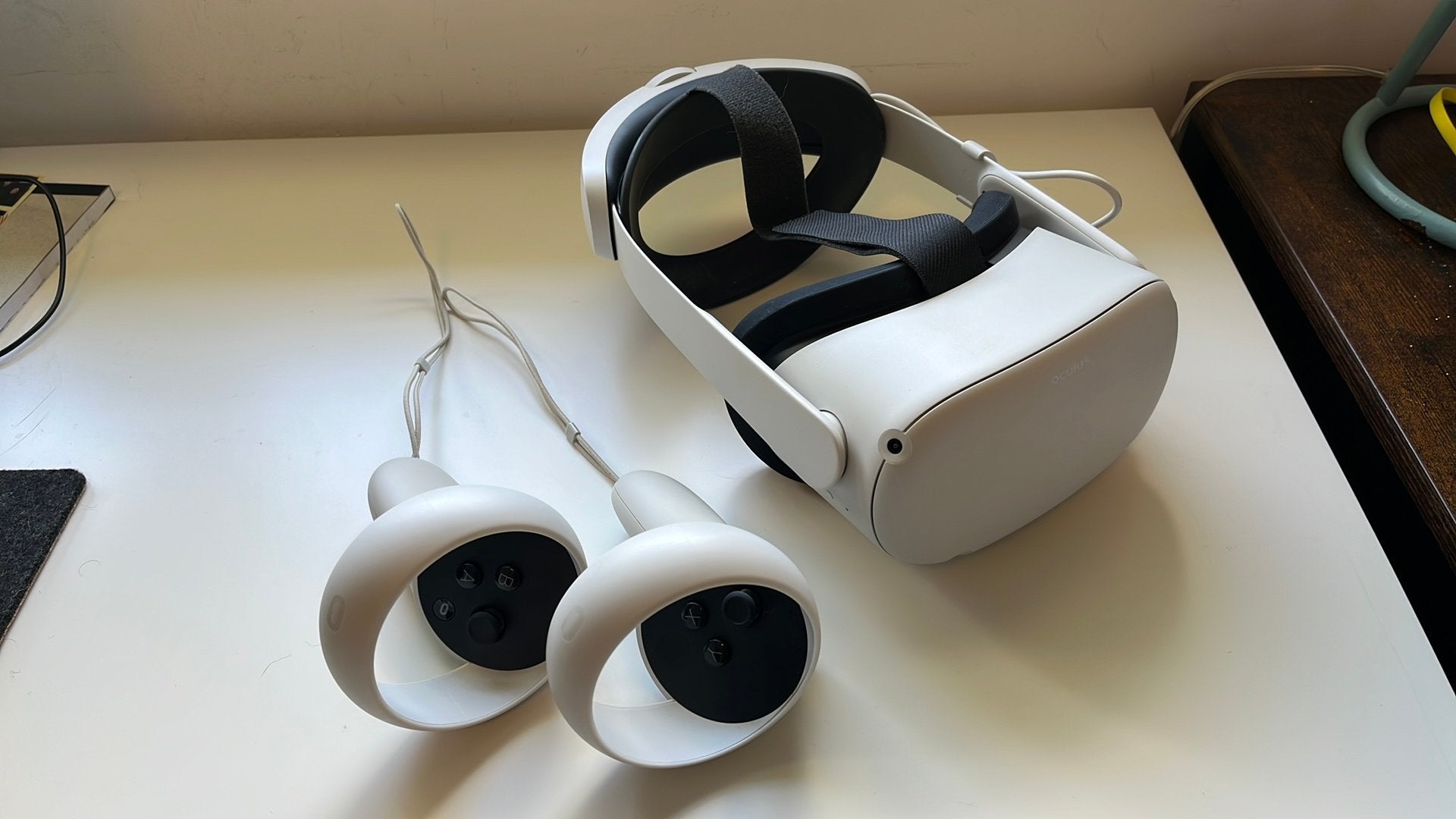 Oculus Quest 2 256GB + Elite Strap & Draagtas, Spelcomputers en Games, Virtual Reality, Ophalen of Verzenden, Zo goed als nieuw