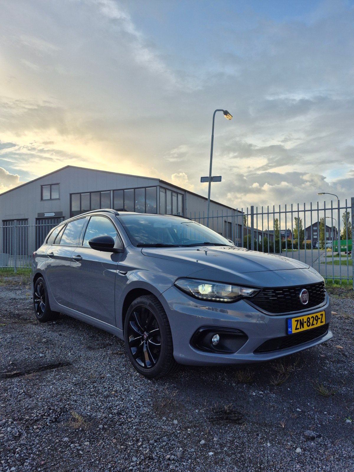 Fiat Tipo 1.4 T-jet 16V 120pk 2019 Grijs, Auto's, Fiat, Voorwielaandrijving, Bluetooth, 1280 kg, 4 cilinders