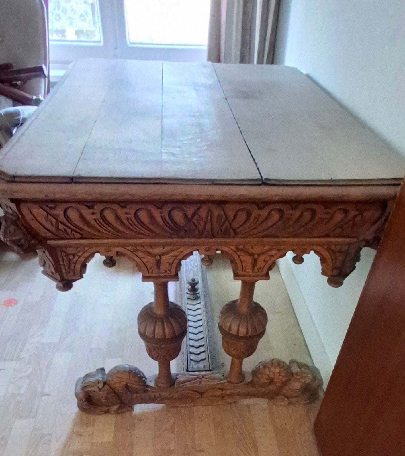 Antieke handgesneden houten tafel, Antiek en Kunst, Ophalen
