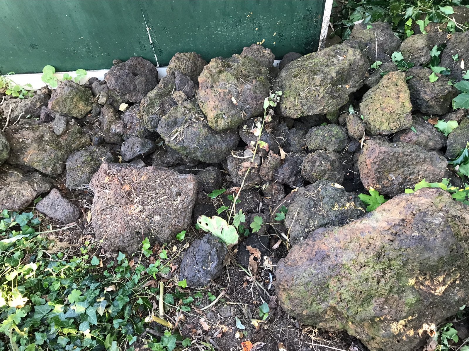 Partij lava stenen voor de tuin en vijver, diverse maten., Ophalen